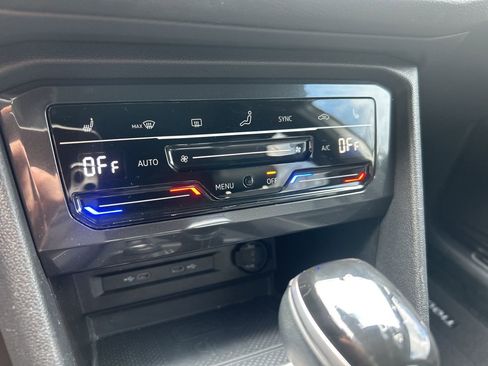 Used 2024 Volkswagen Tiguan SE R-Line image 12