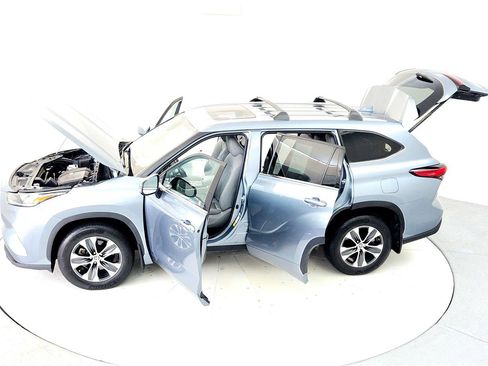 Certified 2020 Toyota Highlander XLE image 22