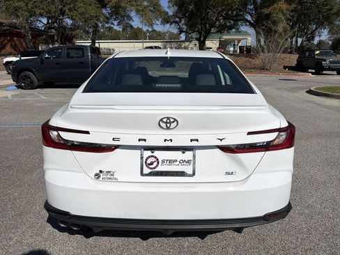 Used 2025 Toyota Camry SE image 6
