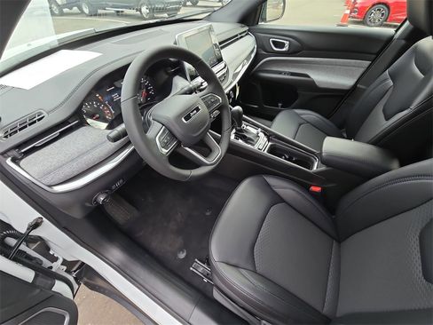New 2026 Jeep Compass Latitude image 16