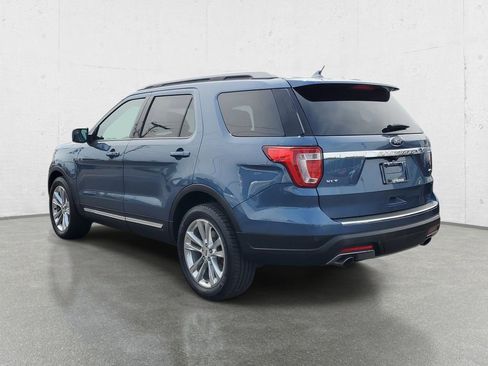Used 2018 Ford Explorer XLT w/ Equipment Group 202A AWD/4WD image 5