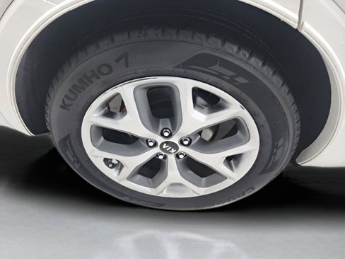 Used 2019 Kia Sorento SX image 14