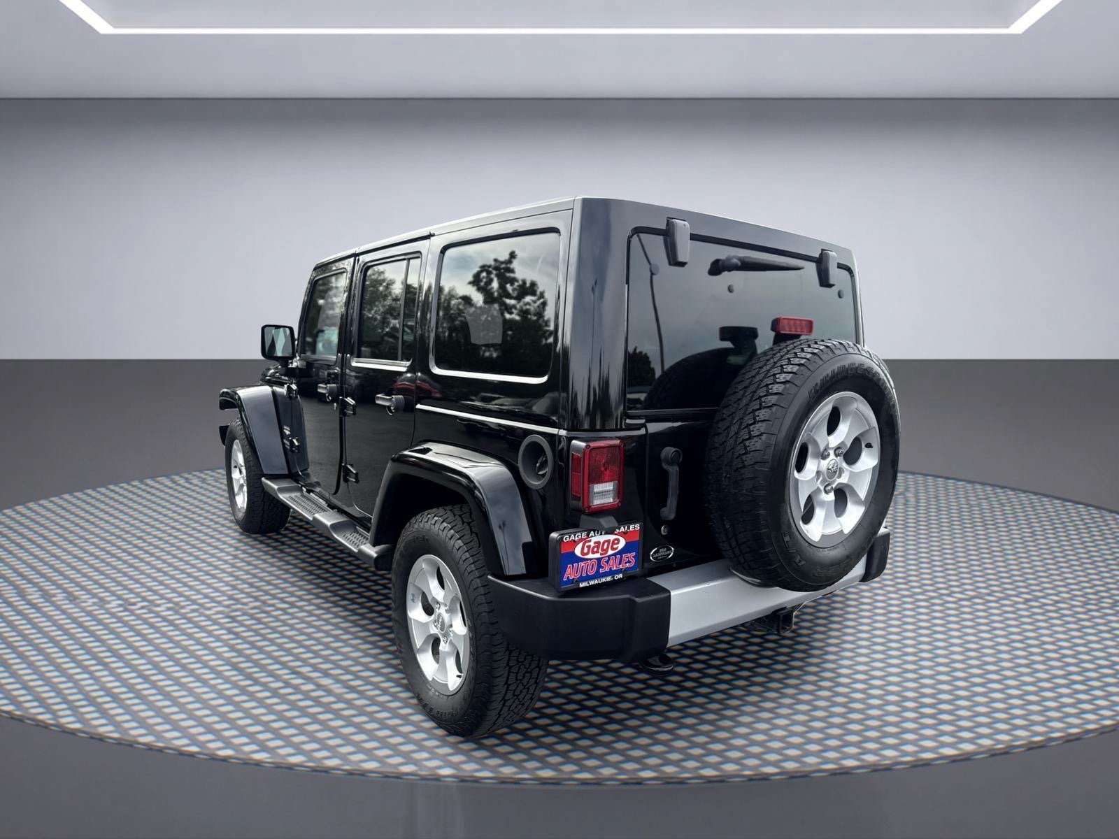 Used 2014 Jeep Wrangler Unlimited Sahara w/ Max Tow Package AWD/4WD image 4