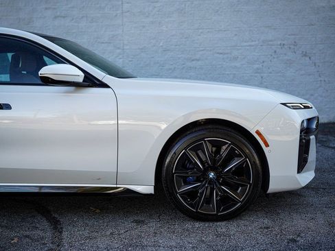 Used 2023 BMW 740i w/ Parking Assistance Package image 17