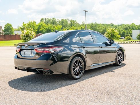 Used 2024 Toyota Camry SE w/ Cold Weather Package FWD image 5