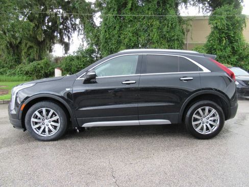 Used 2022 Cadillac XT4 Premium Luxury w/ Safety Alert Package AWD/4WD image 5
