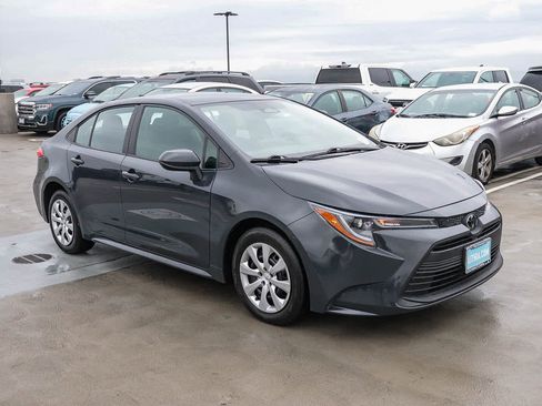 Used 2024 Toyota Corolla LE image 3