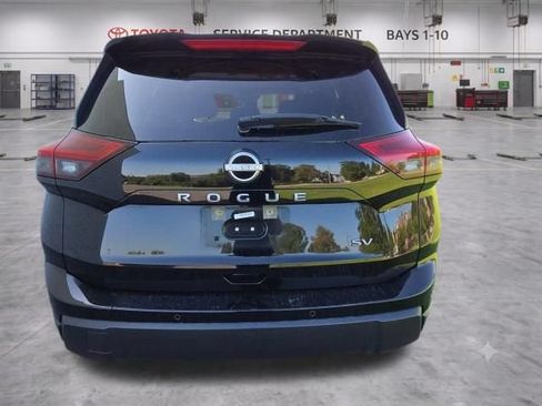 Used 2024 Nissan Rogue SV FWD image 7