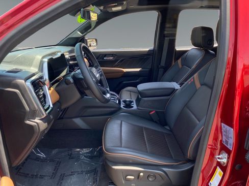 Used 2024 GMC Canyon AT4 w/ AT4 Premium Package AWD/4WD image 9