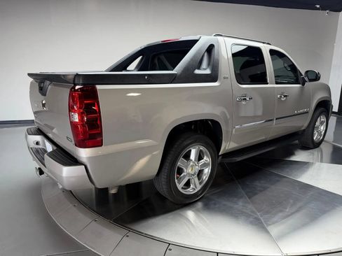 Used 2009 Chevrolet Avalanche LTZ AWD/4WD image 7
