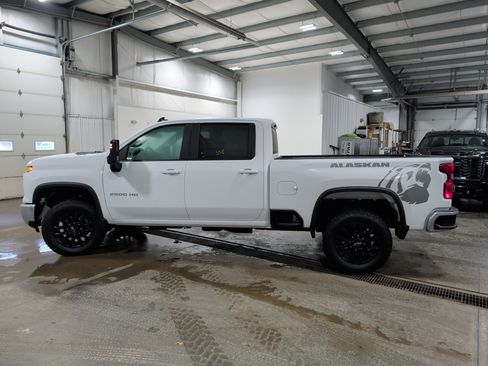 Used 2025 Chevrolet Silverado 2500 LT image 5