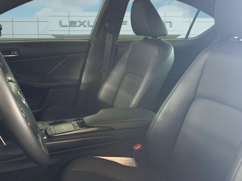 Certified 2025 Lexus IS 300 F Sport RWD image 5