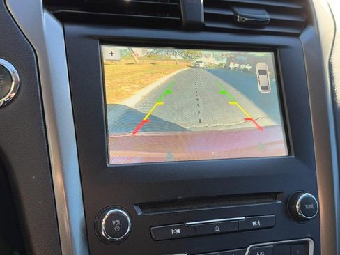 Used 2018 Ford Fusion SE w/ Fusion SE Technology Package image 21