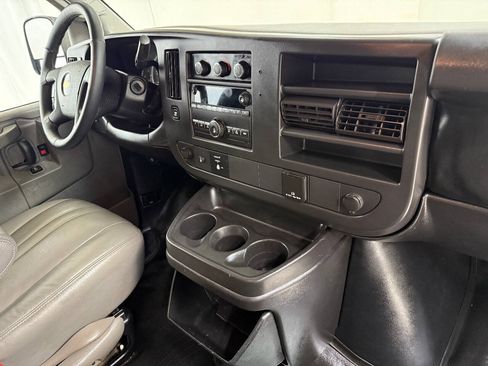 Used 2017 Chevrolet Express 2500 Extended RWD image 42