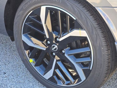 Used 2025 Nissan Versa SR w/ Trunk Package image 13