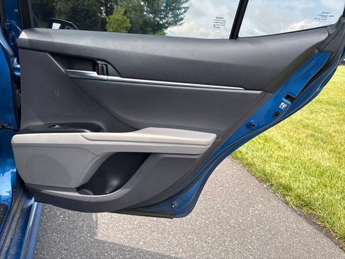 Used 2018 Toyota Camry SE w/ Moonroof Package FWD image 16