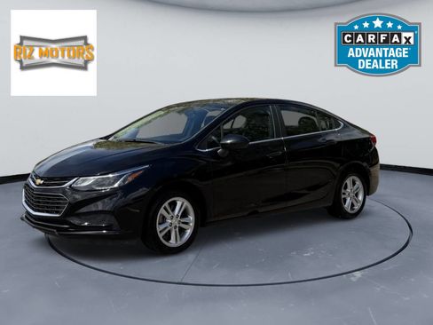 Used 2018 Chevrolet Cruze LT image 2