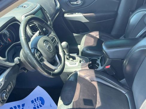 Used 2018 Jeep Cherokee Latitude Plus w/ Comfort/Convenience Group image 10