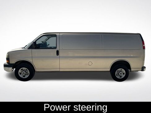 Used 2010 GMC Savana 3500 Extended w/ Chrome Appearance Package image 3