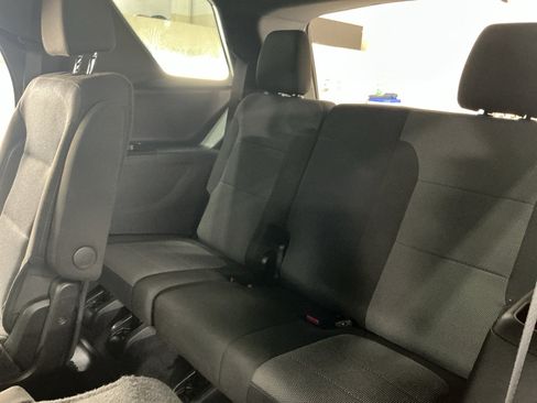 Used 2023 Chevrolet Traverse LT FWD image 14