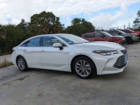 Used 2019 Toyota Avalon XLE w/ Moonroof Package image 1