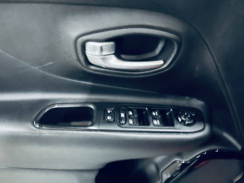 Used 2017 Jeep Renegade Altitude w/ Safety & Security Group FWD image 32