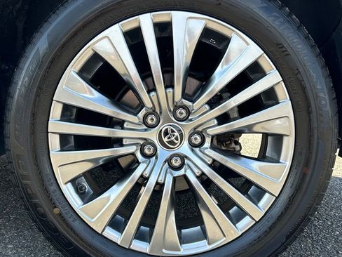 Certified 2023 Toyota Venza XLE AWD/4WD image 27