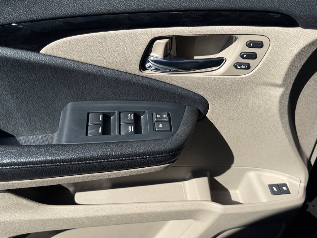 Used 2022 Honda Pilot Touring image 11