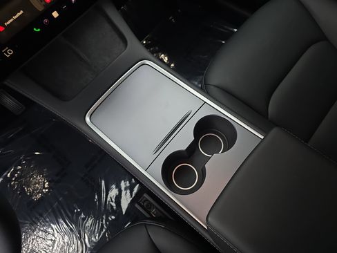 Used 2025 Tesla Model Y Long Range image 25