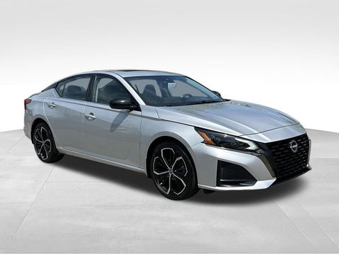 Used 2024 Nissan Altima 2.5 SR w/ SR Premium Package AWD/4WD image 1