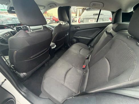 Used 2021 Toyota Prius LE image 11