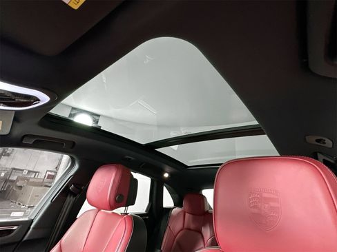 Certified 2023 Porsche Macan S w/ Premium Package Plus image 35