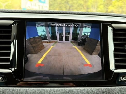Used 2018 Chrysler Pacifica Touring Plus FWD image 42