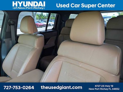 Used 2025 Hyundai Santa Fe Limited FWD image 7