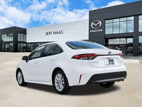 Used 2025 Toyota Corolla XLE image 2