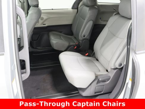 Certified 2021 Toyota Sienna XLE image 29