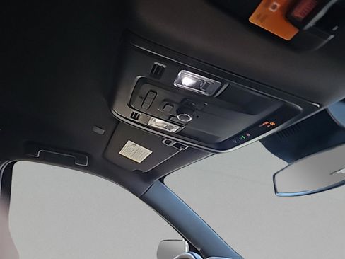 Used 2024 GMC Yukon SLT w/ SLT Luxury Package image 40