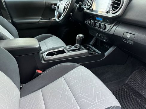 Used 2023 Toyota Tacoma TRD Sport AWD/4WD image 15