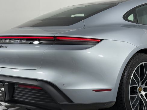 Used 2022 Porsche Taycan image 13