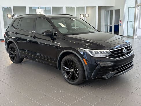 Used 2023 Volkswagen Tiguan SE R-Line FWD image 7
