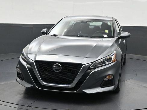 Used 2022 Nissan Altima 2.5 SV w/ SV Premium Package FWD image 9