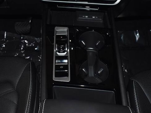 Used 2025 Volkswagen Atlas Cross Sport SE image 18