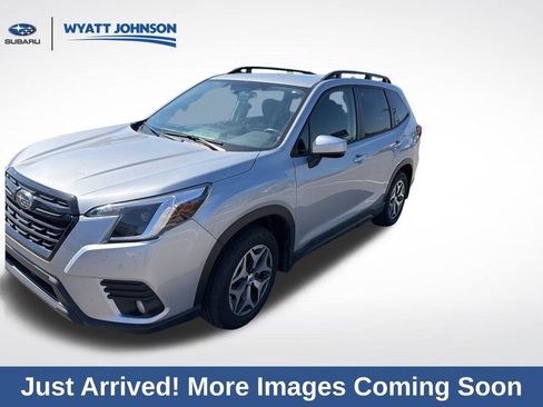 Used 2023 Subaru Forester Premium image 3