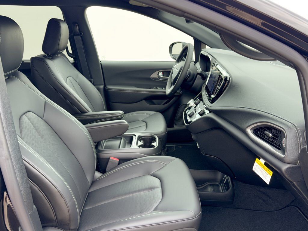 New 2027 Chrysler Pacifica Select FWD image 30