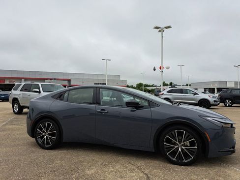 Used 2025 Toyota Prius Limited w/ Limited Premium Package FWD image 3