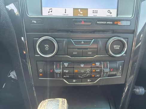 Used 2017 Ford Explorer XLT w/ Equipment Group 202A FWD image 14