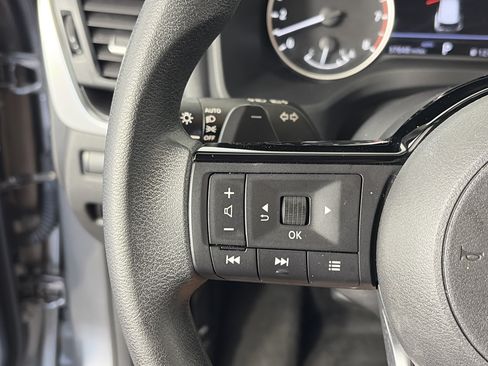 Used 2023 Nissan Rogue SV AWD/4WD image 27