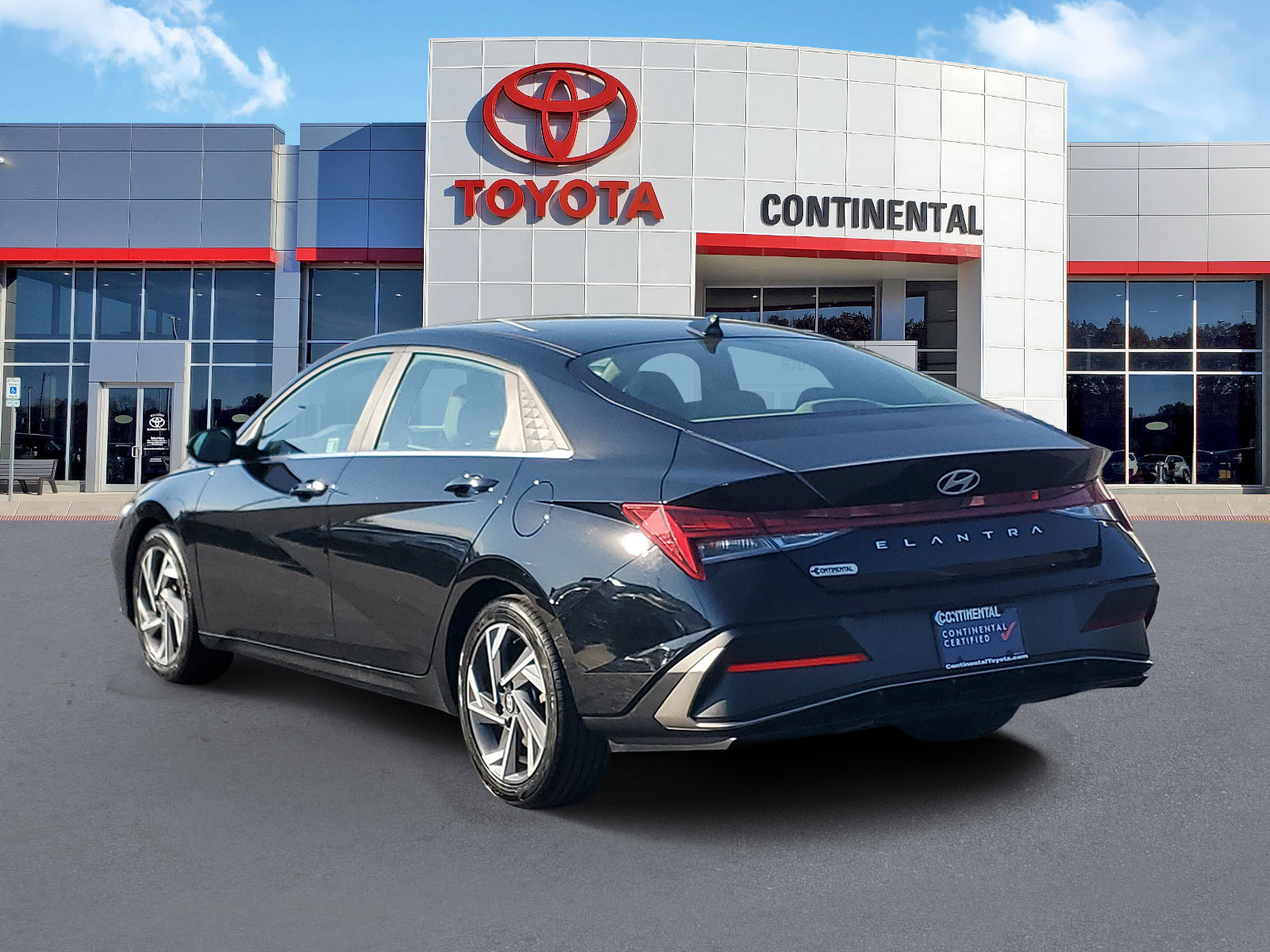 Used 2025 Hyundai Elantra SEL FWD image 4