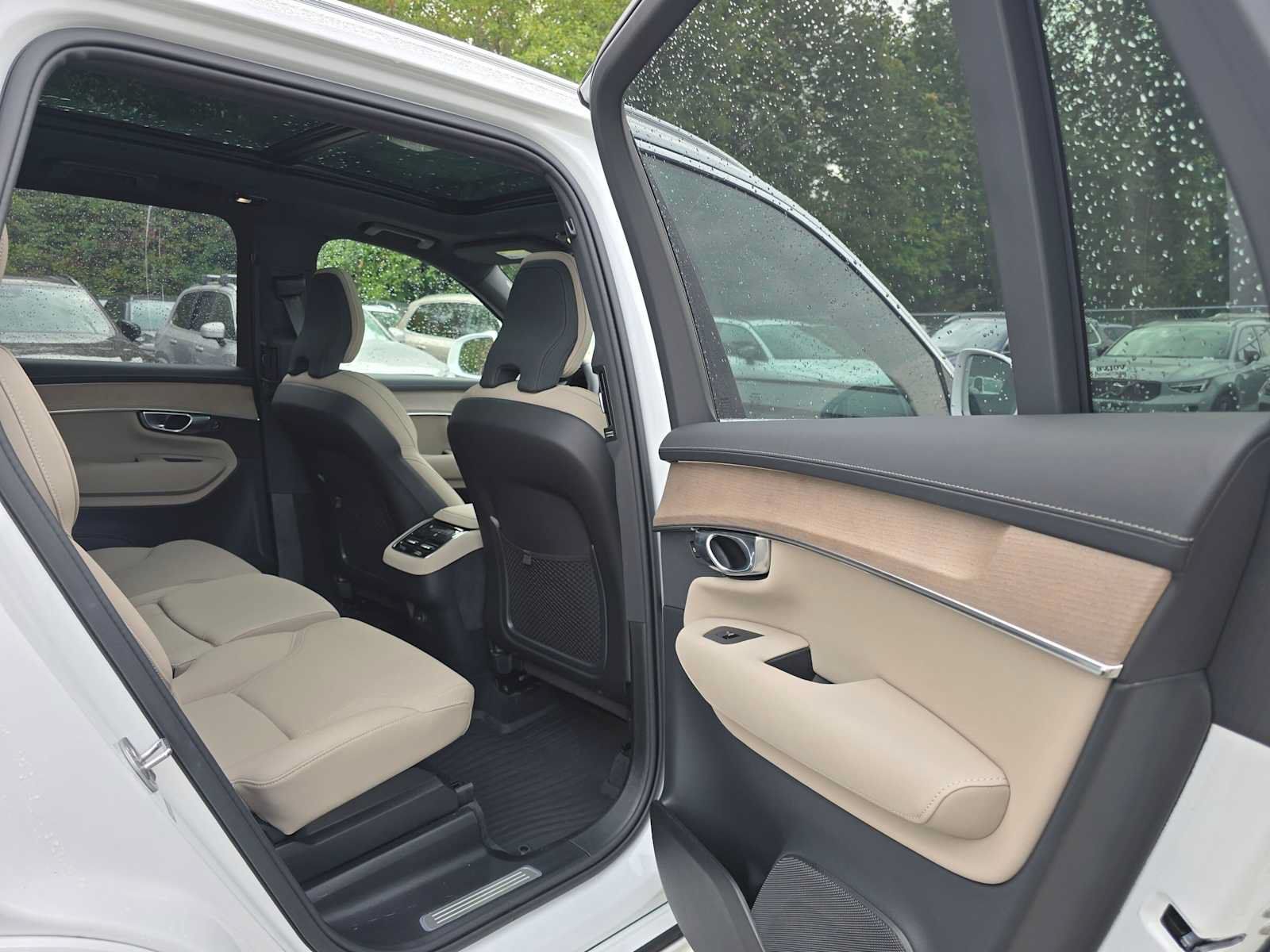 Used 2026 Volvo XC90 B6 Plus w/ Protection Package Premier AWD/4WD image 13