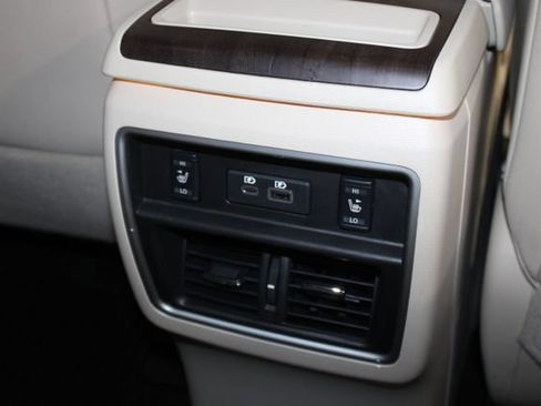 Used 2019 Nissan Murano Platinum AWD/4WD image 16